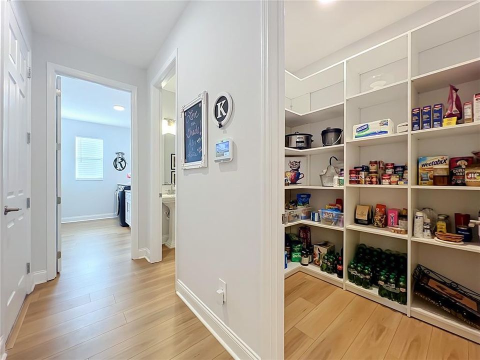 En Venta: $859,000 (4 camas, 3 baños, 3184 Pies cuadrados)