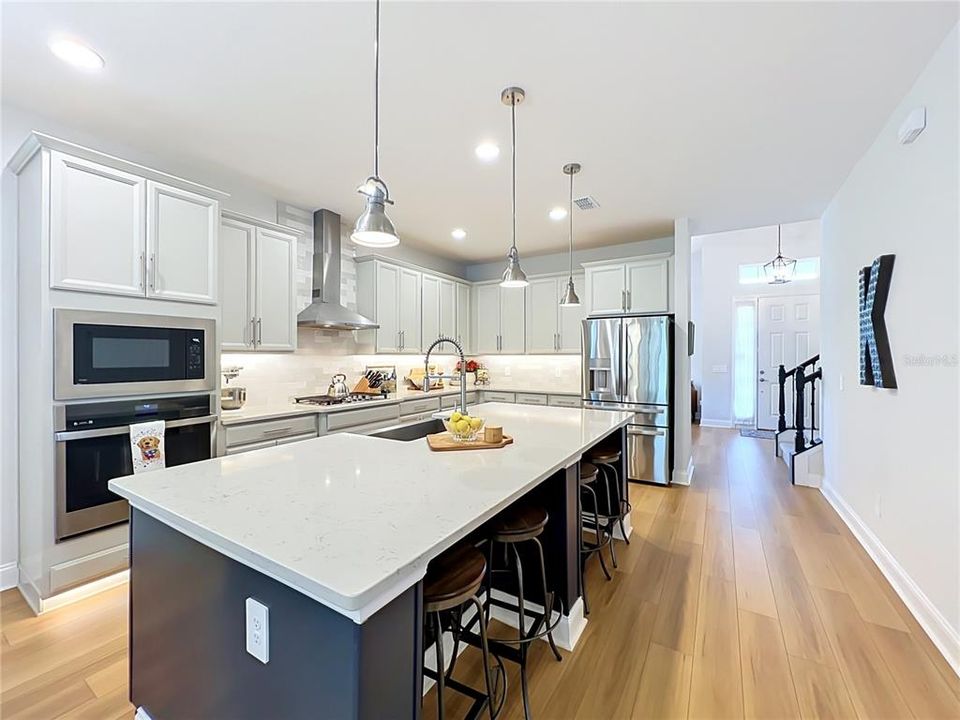 En Venta: $859,000 (4 camas, 3 baños, 3184 Pies cuadrados)