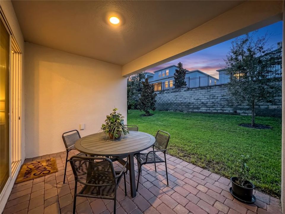 En Venta: $859,000 (4 camas, 3 baños, 3184 Pies cuadrados)