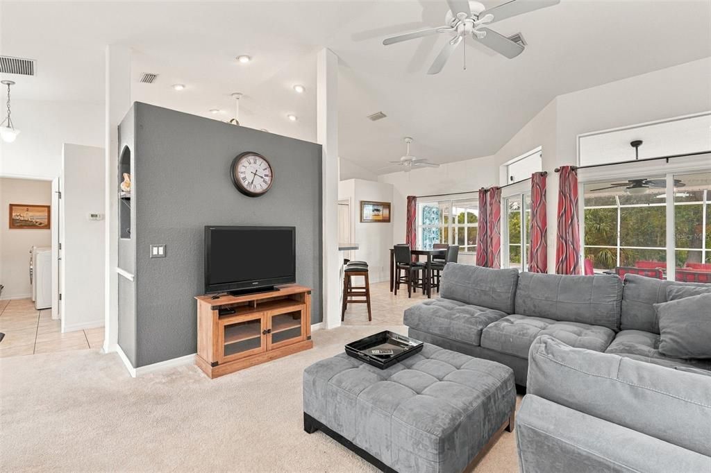 For Sale: $425,000 (3 beds, 2 baths, 1602 Square Feet)