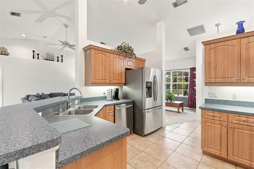 For Sale: $425,000 (3 beds, 2 baths, 1602 Square Feet)