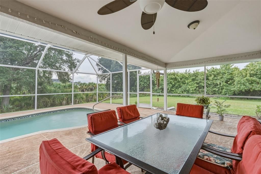 For Sale: $425,000 (3 beds, 2 baths, 1602 Square Feet)