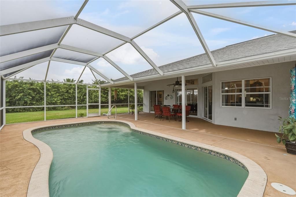 For Sale: $425,000 (3 beds, 2 baths, 1602 Square Feet)