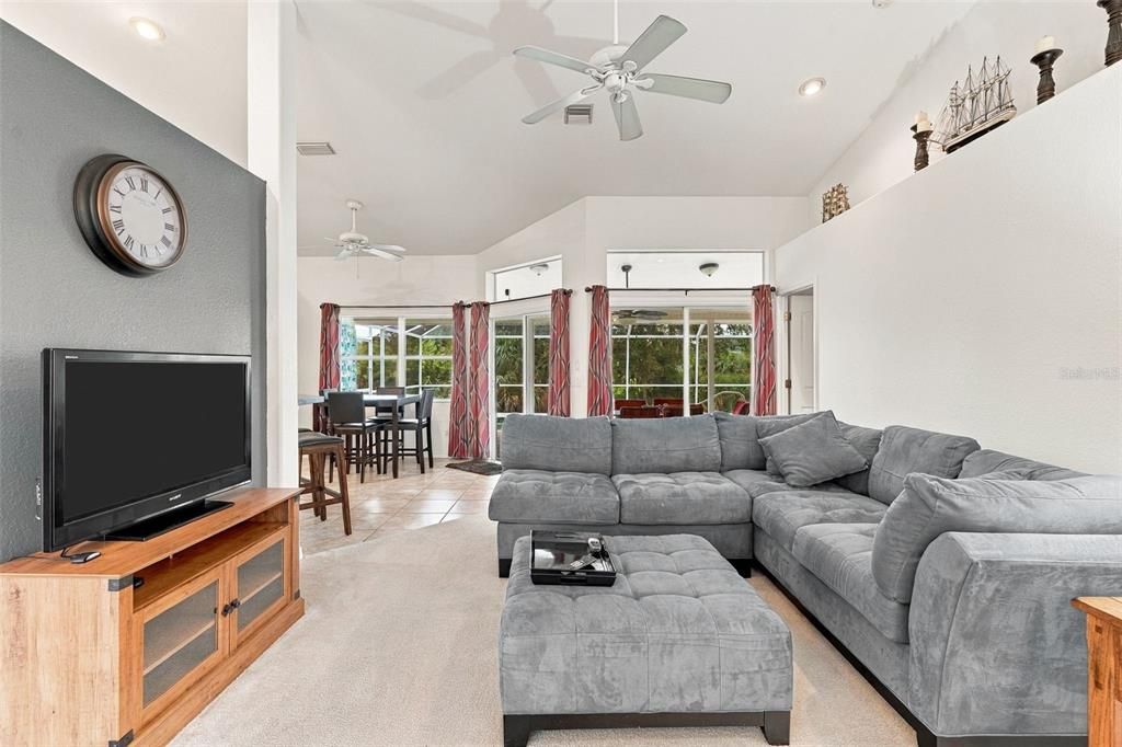 For Sale: $425,000 (3 beds, 2 baths, 1602 Square Feet)
