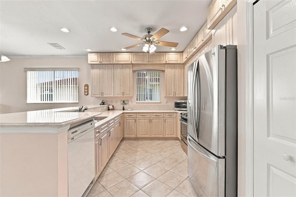 На продажу: $239,900 (2 спален, 2 ванн, 1473 Квадратных фут)