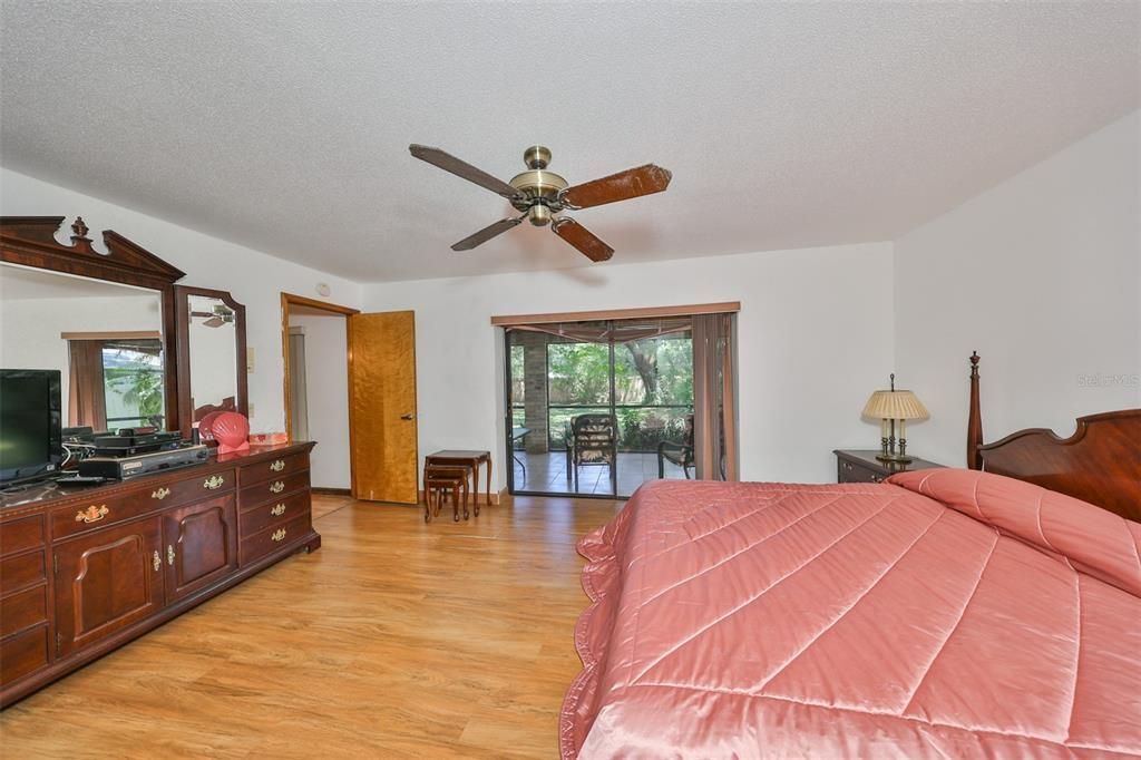En Venta: $425,000 (4 camas, 2 baños, 2299 Pies cuadrados)