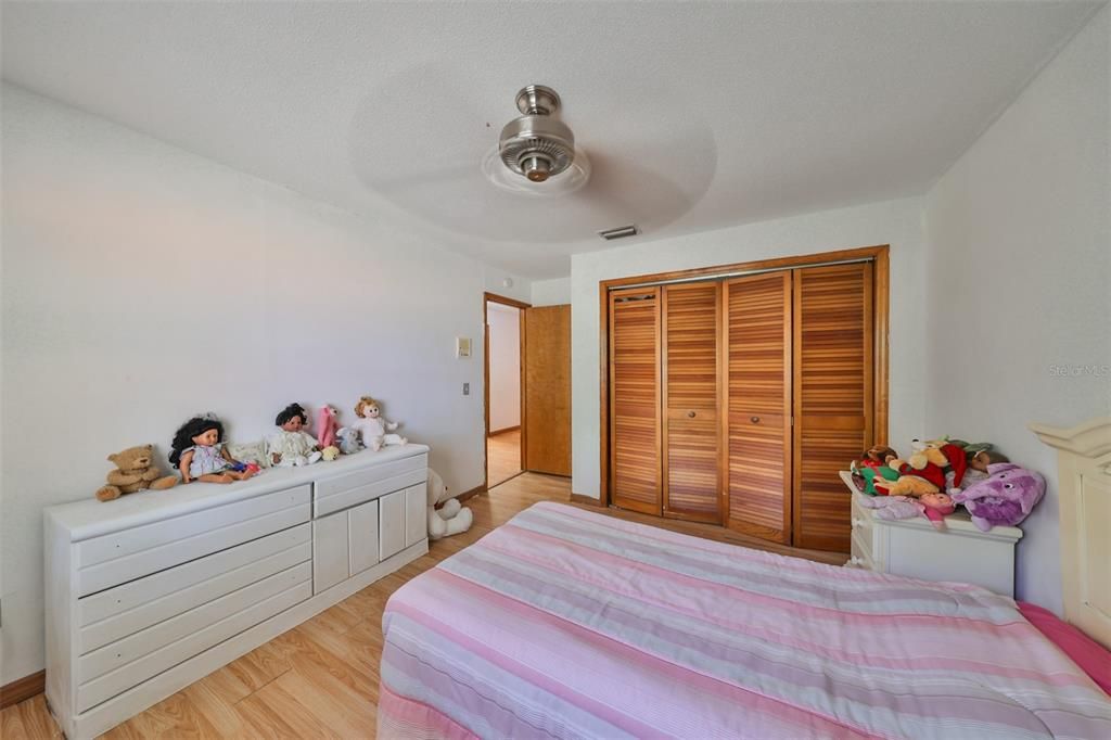 En Venta: $425,000 (4 camas, 2 baños, 2299 Pies cuadrados)