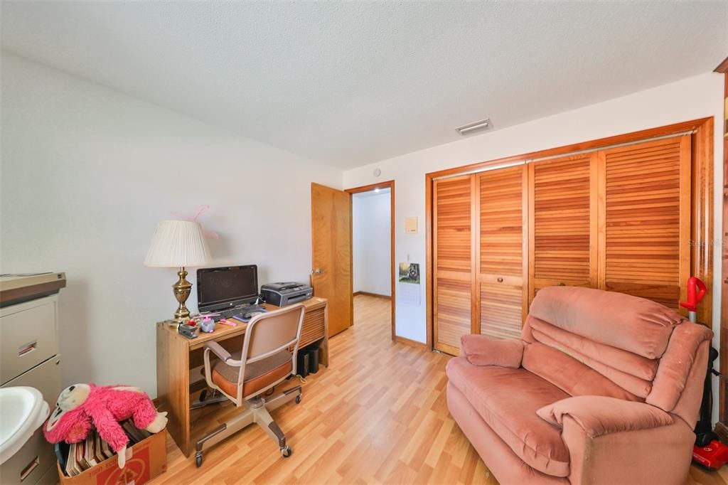 En Venta: $425,000 (4 camas, 2 baños, 2299 Pies cuadrados)