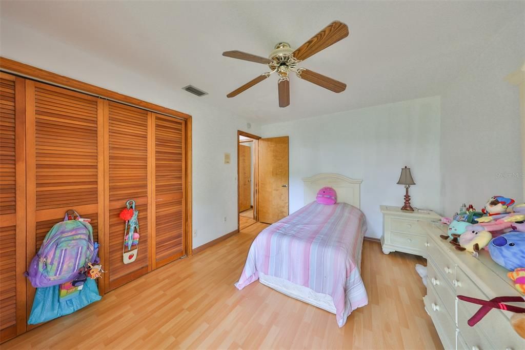 En Venta: $425,000 (4 camas, 2 baños, 2299 Pies cuadrados)