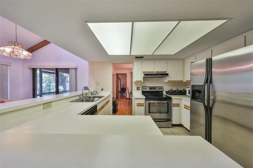 En Venta: $425,000 (4 camas, 2 baños, 2299 Pies cuadrados)