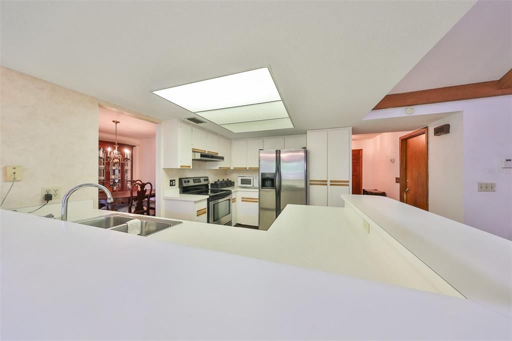 En Venta: $425,000 (4 camas, 2 baños, 2299 Pies cuadrados)