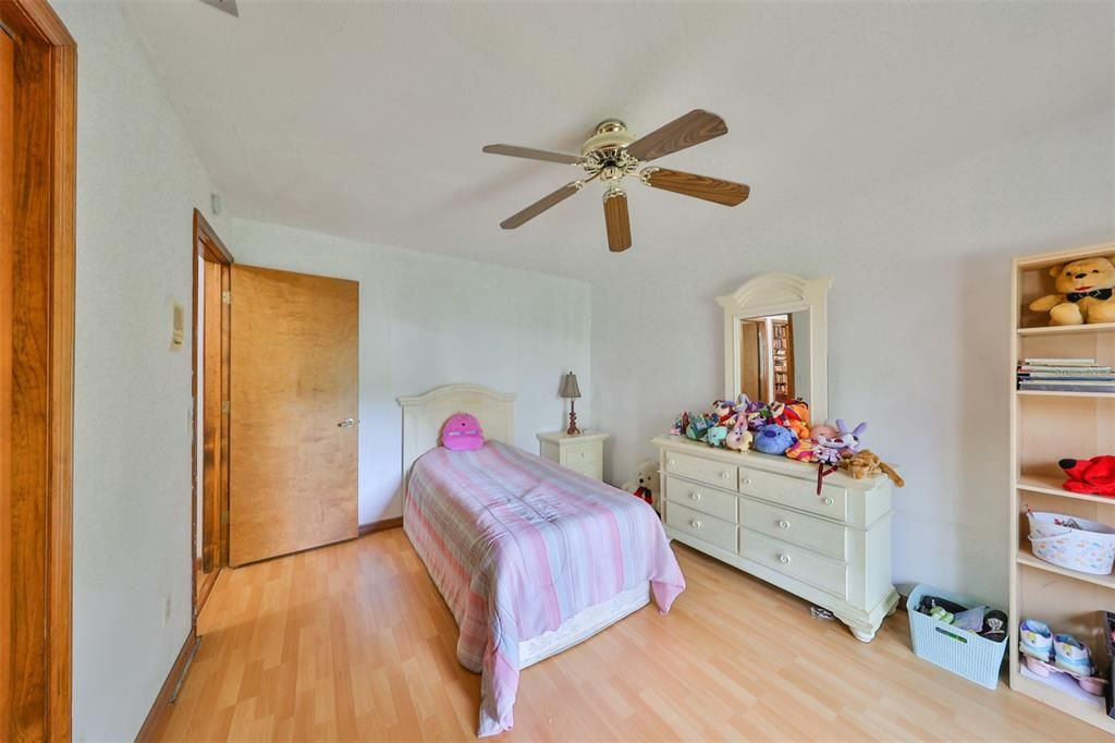En Venta: $425,000 (4 camas, 2 baños, 2299 Pies cuadrados)
