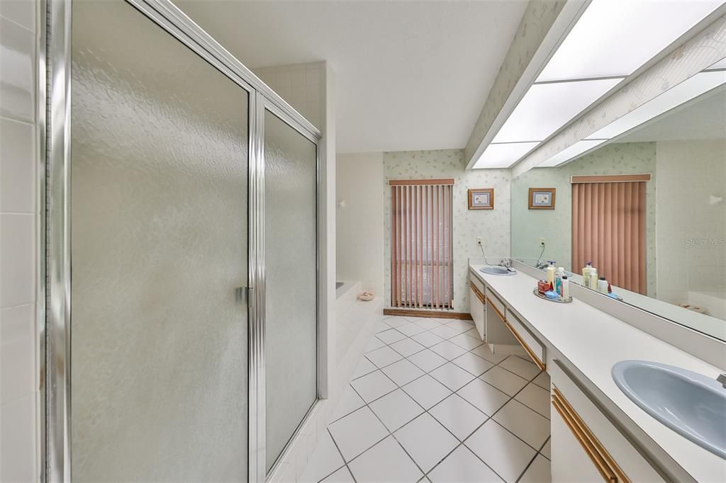 En Venta: $425,000 (4 camas, 2 baños, 2299 Pies cuadrados)