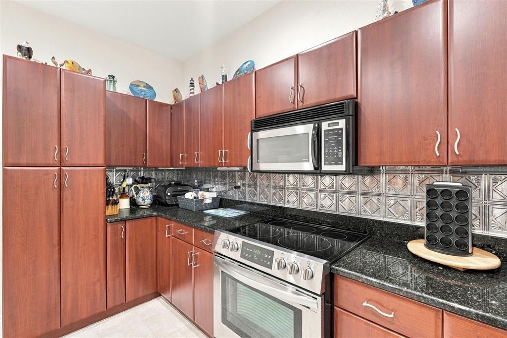 На продажу: $225,000 (2 спален, 2 ванн, 1458 Квадратных фут)