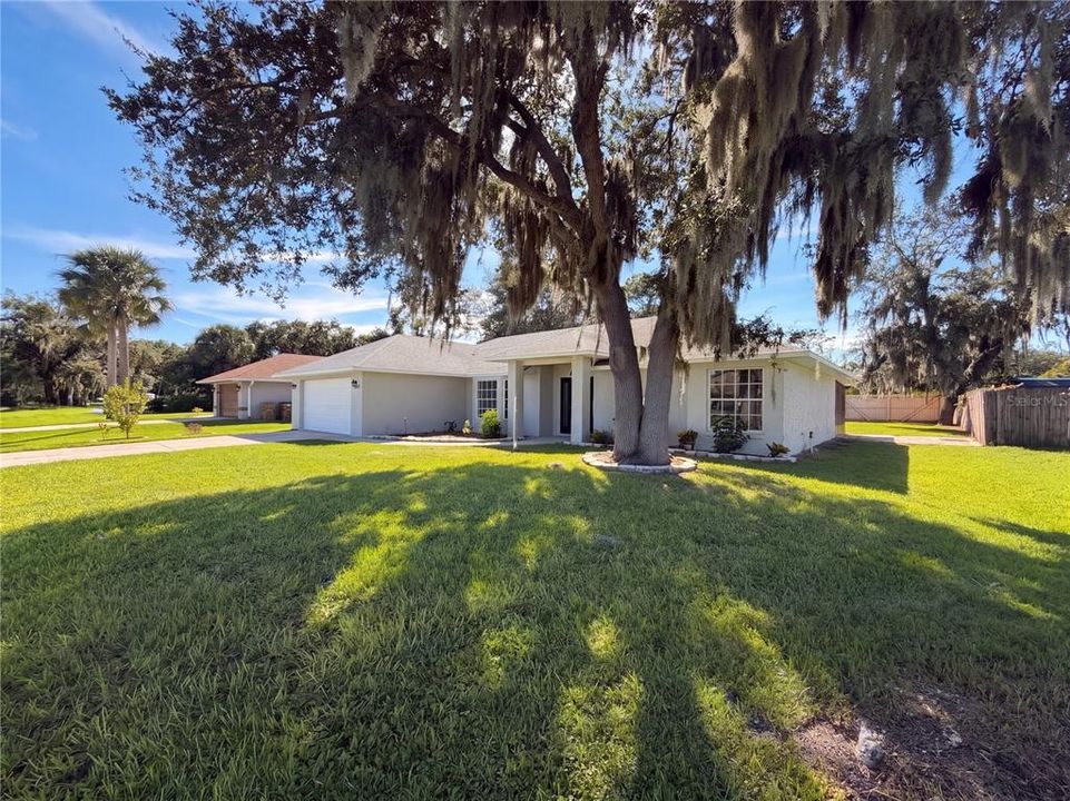 Active With Contract: $301,000 (3 beds, 2 baths, 1482 Square Feet)