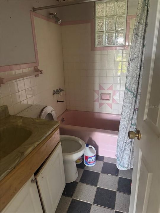For Sale: $210,000 (2 beds, 1 baths, 1146 Square Feet)
