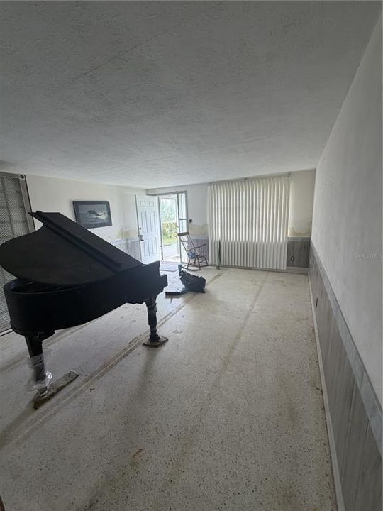 For Sale: $210,000 (2 beds, 1 baths, 1146 Square Feet)