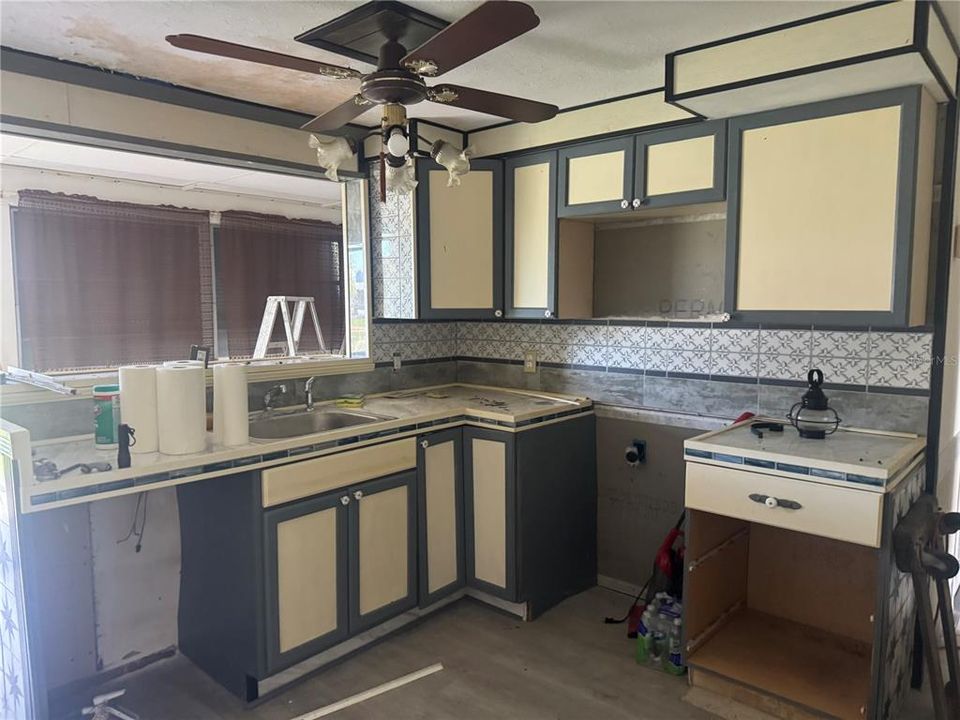 For Sale: $210,000 (2 beds, 1 baths, 1146 Square Feet)