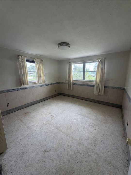 For Sale: $210,000 (2 beds, 1 baths, 1146 Square Feet)