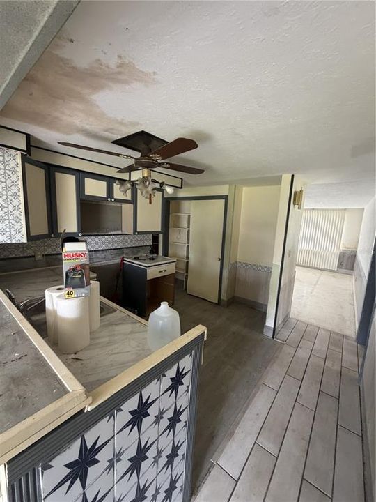 For Sale: $210,000 (2 beds, 1 baths, 1146 Square Feet)