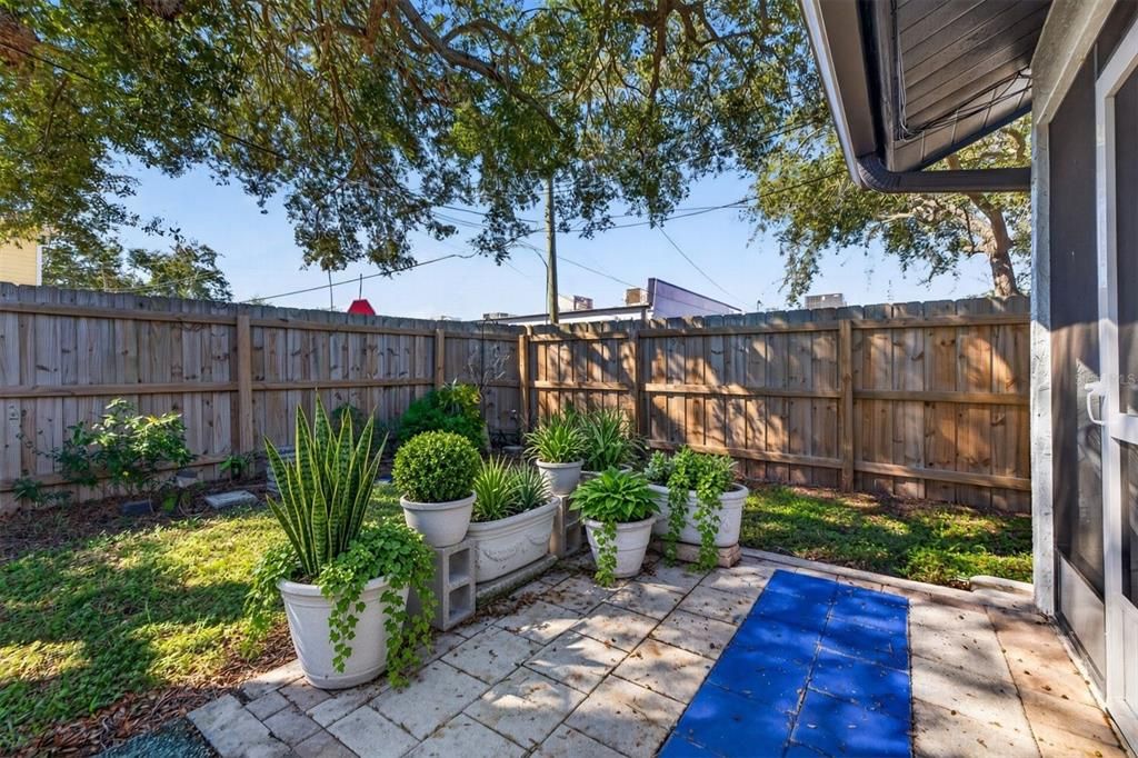 For Sale: $249,000 (2 beds, 2 baths, 865 Square Feet)