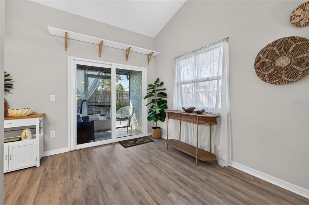 For Sale: $249,000 (2 beds, 2 baths, 865 Square Feet)