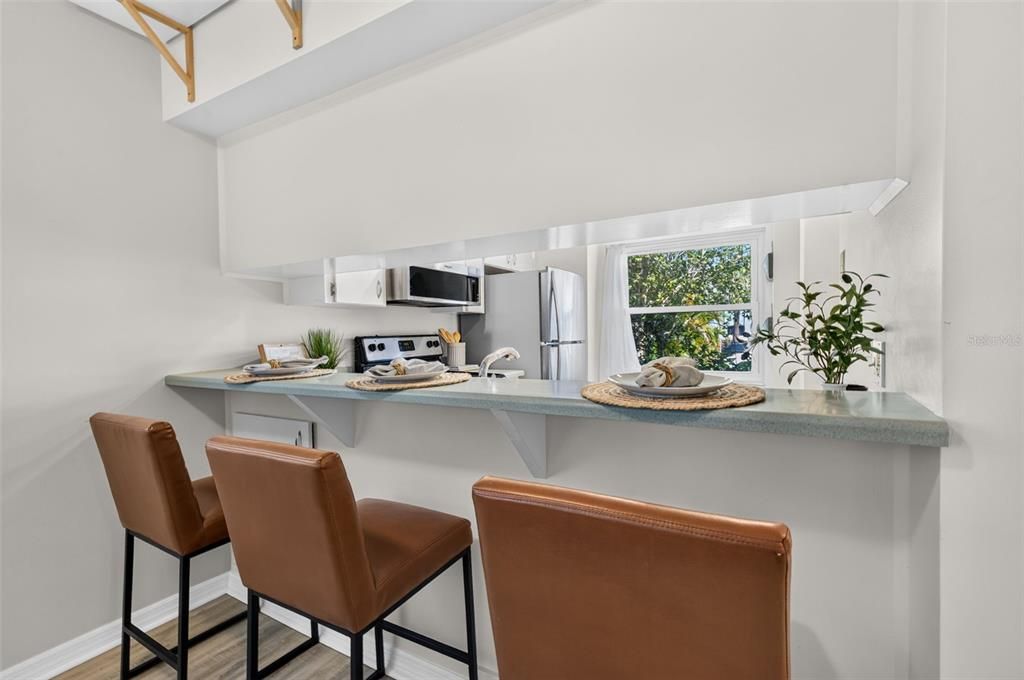 For Sale: $249,000 (2 beds, 2 baths, 865 Square Feet)