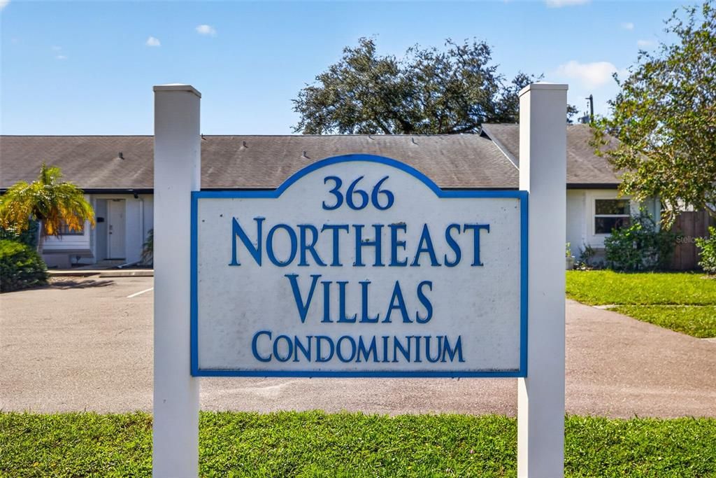 For Sale: $249,000 (2 beds, 2 baths, 865 Square Feet)