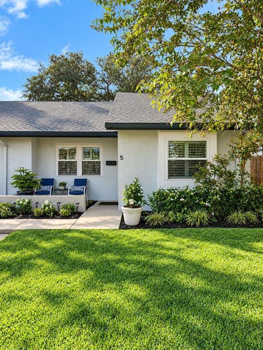 For Sale: $249,000 (2 beds, 2 baths, 865 Square Feet)