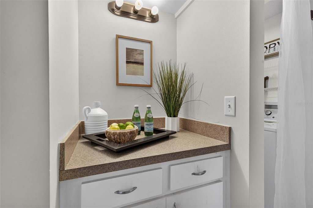 For Sale: $249,000 (2 beds, 2 baths, 865 Square Feet)