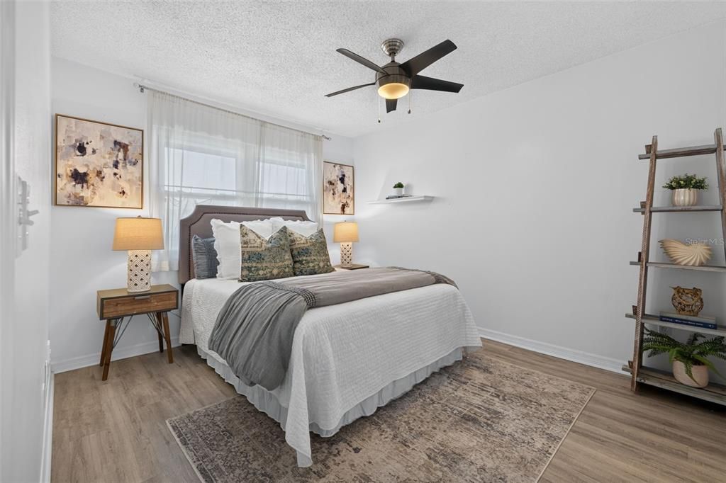 For Sale: $249,000 (2 beds, 2 baths, 865 Square Feet)