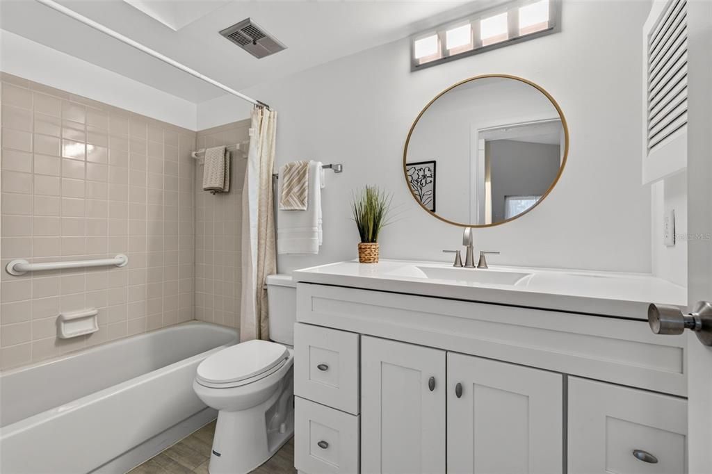 For Sale: $249,000 (2 beds, 2 baths, 865 Square Feet)