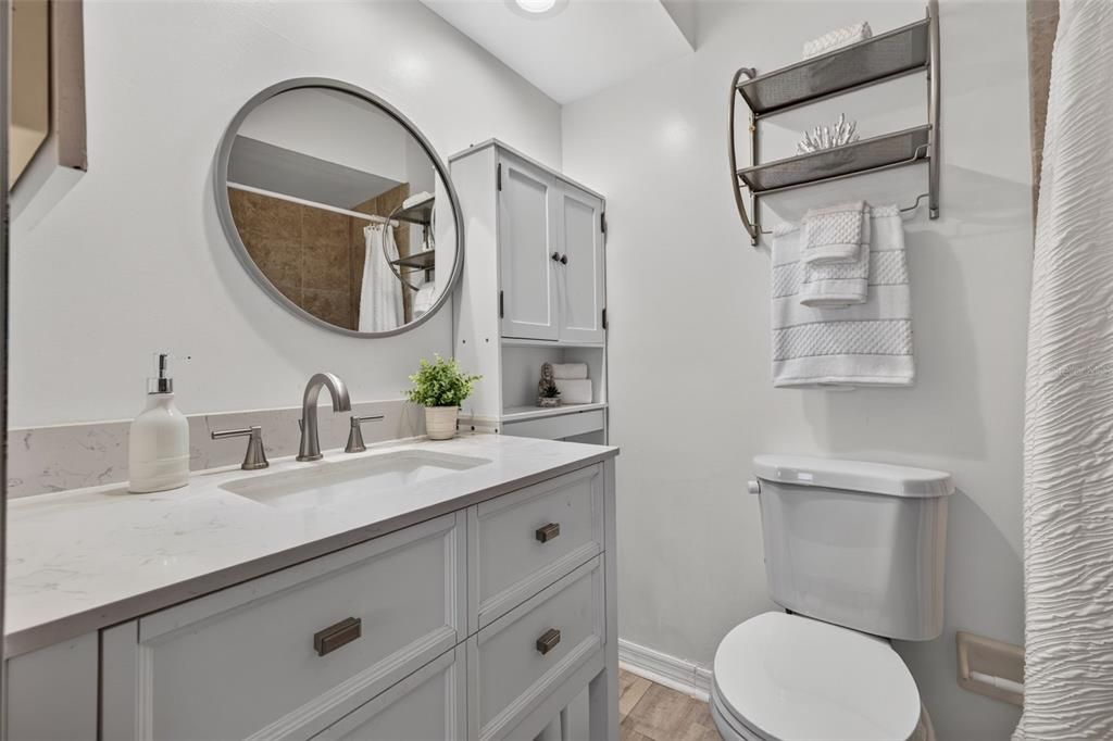For Sale: $249,000 (2 beds, 2 baths, 865 Square Feet)