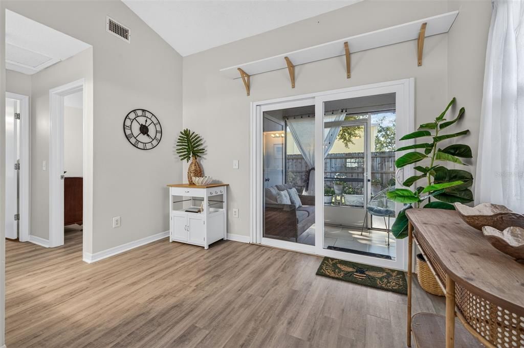 For Sale: $249,000 (2 beds, 2 baths, 865 Square Feet)