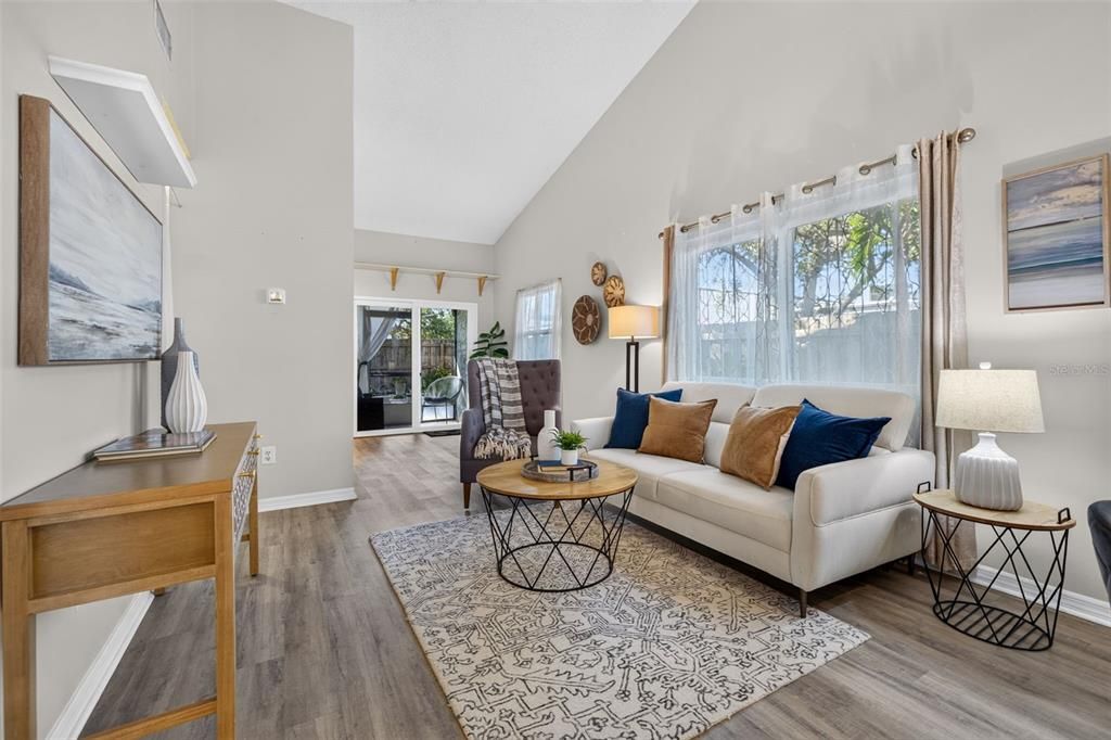 For Sale: $249,000 (2 beds, 2 baths, 865 Square Feet)