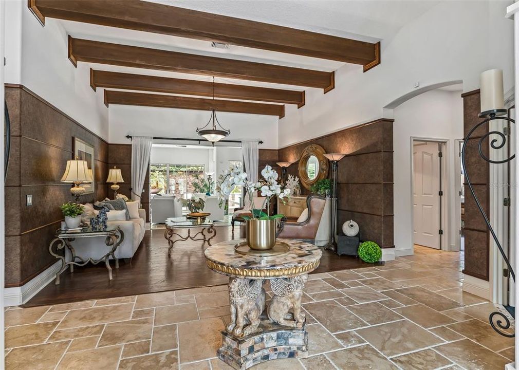 En Venta: $3,100,000 (5 camas, 4 baños, 6070 Pies cuadrados)