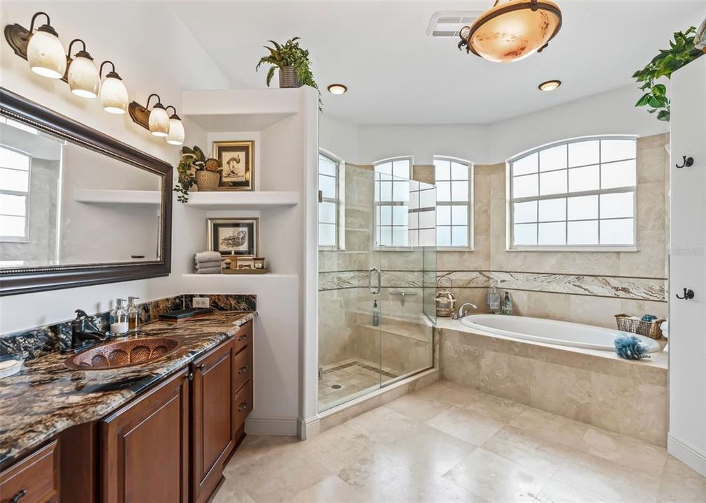 En Venta: $3,100,000 (5 camas, 4 baños, 6070 Pies cuadrados)
