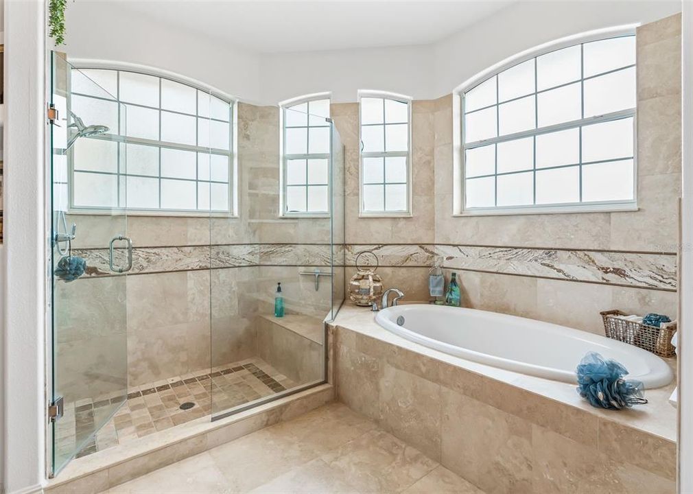 En Venta: $3,100,000 (5 camas, 4 baños, 6070 Pies cuadrados)