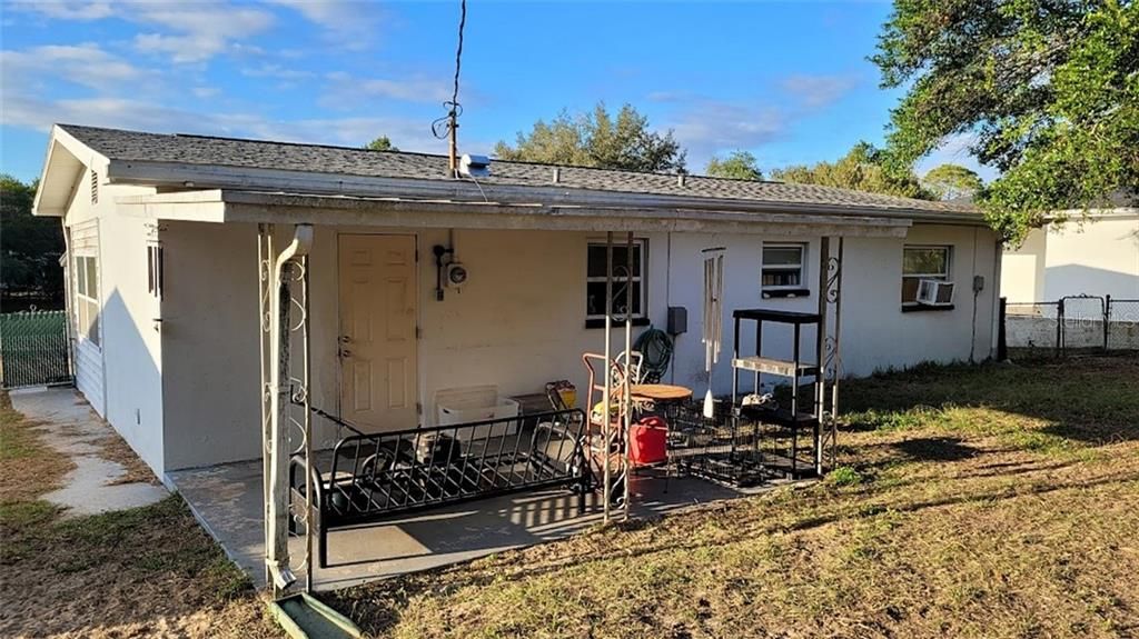 For Sale: $129,900 (2 beds, 1 baths, 1120 Square Feet)