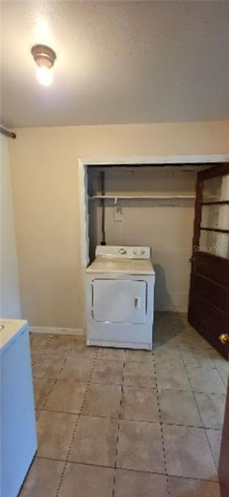 For Sale: $129,900 (2 beds, 1 baths, 1120 Square Feet)