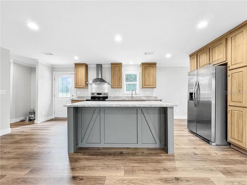 For Sale: $199,900 (3 beds, 2 baths, 1474 Square Feet)