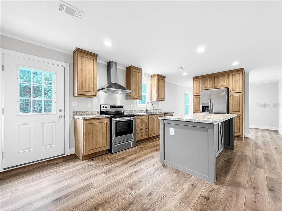 For Sale: $199,900 (3 beds, 2 baths, 1474 Square Feet)