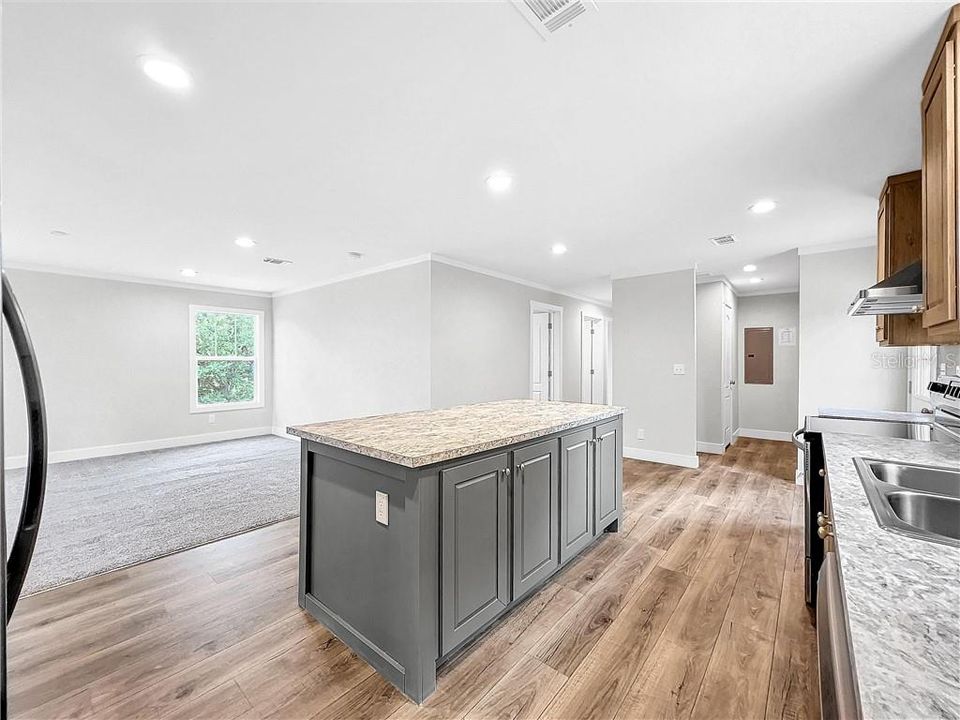 For Sale: $199,900 (3 beds, 2 baths, 1474 Square Feet)