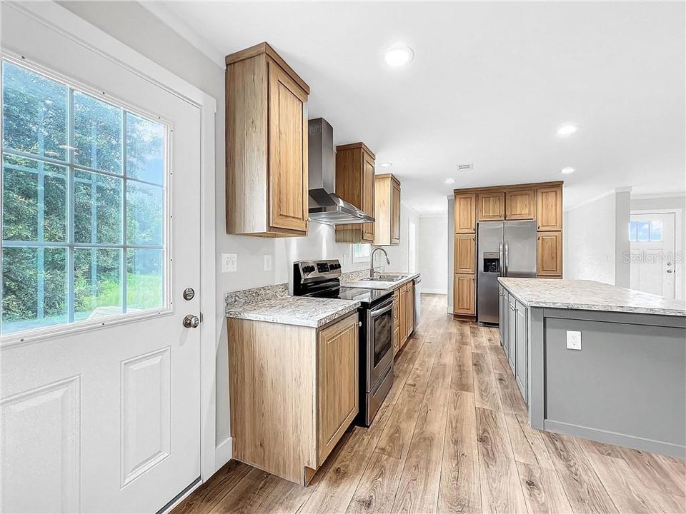 For Sale: $199,900 (3 beds, 2 baths, 1474 Square Feet)