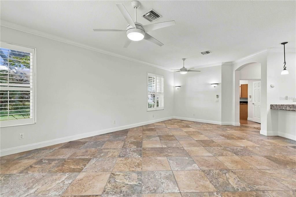 En Venta: $329,000 (2 camas, 2 baños, 1576 Pies cuadrados)