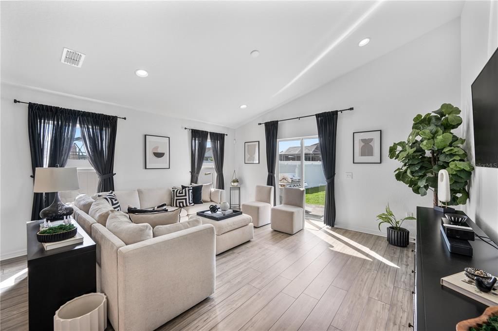 For Sale: $411,000 (4 beds, 2 baths, 1940 Square Feet)
