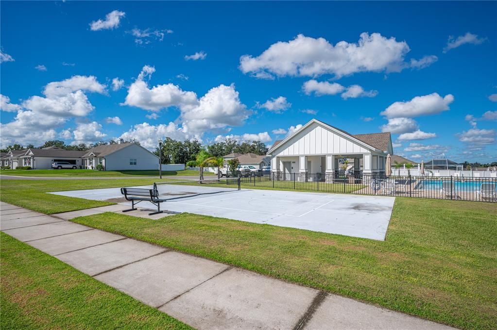 For Sale: $411,000 (4 beds, 2 baths, 1940 Square Feet)