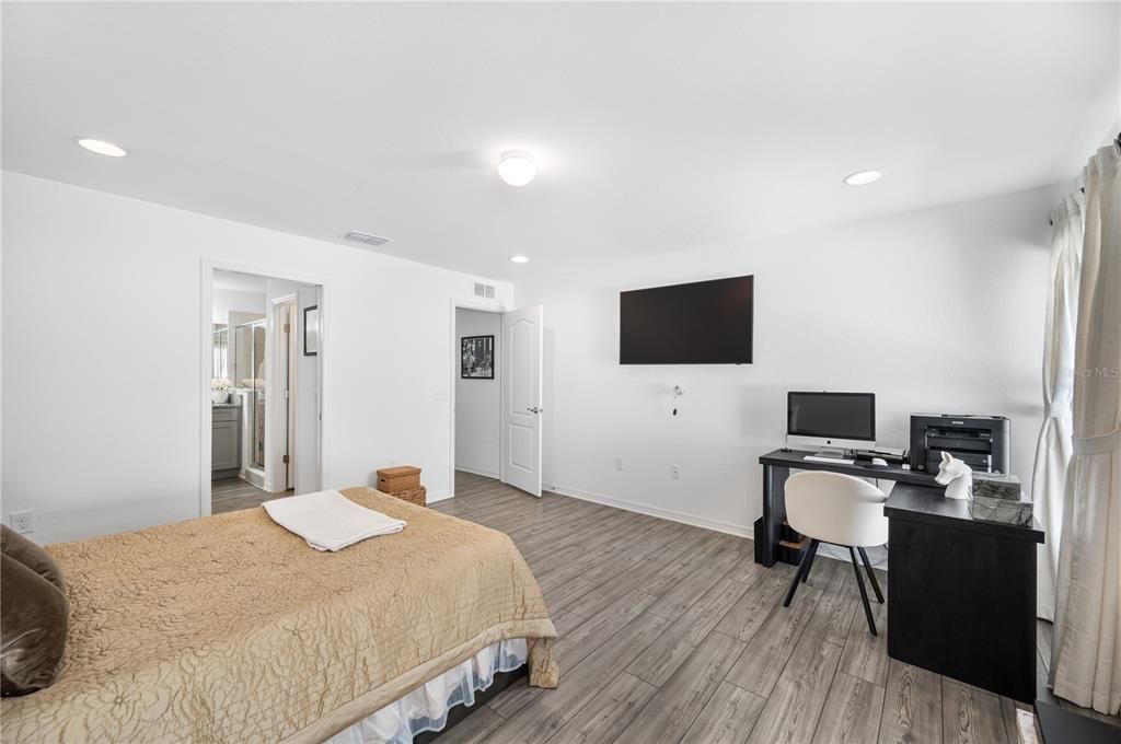 For Sale: $411,000 (4 beds, 2 baths, 1940 Square Feet)