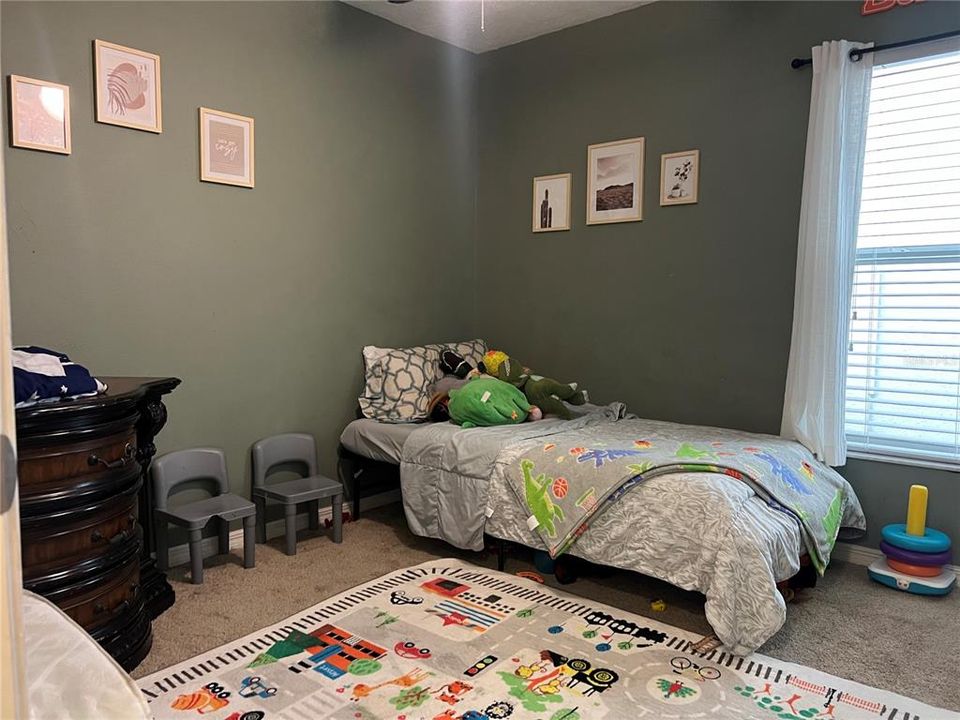 En Venta: $275,000 (4 camas, 2 baños, 1935 Pies cuadrados)