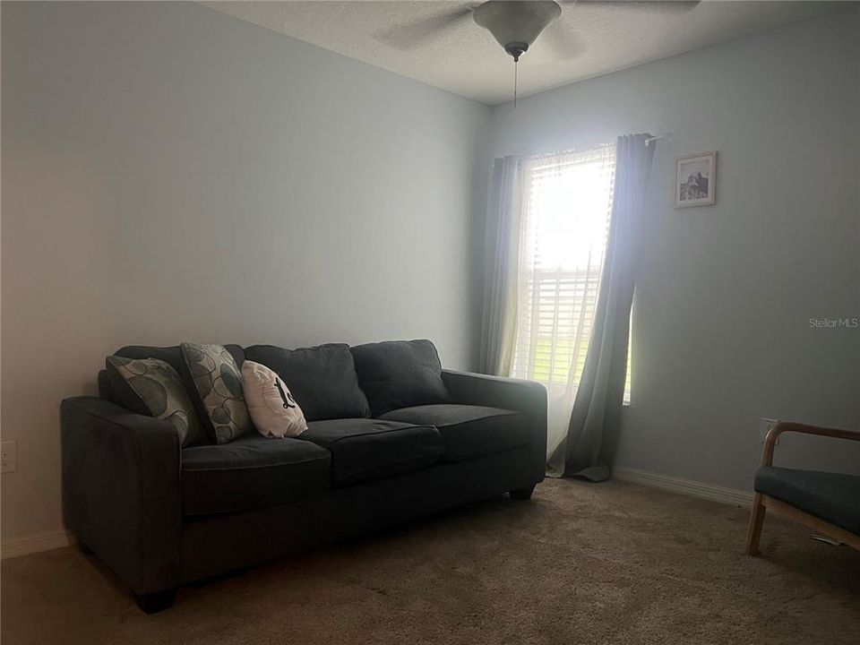 En Venta: $275,000 (4 camas, 2 baños, 1935 Pies cuadrados)